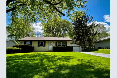 425 11th Street, Pecatonica, IL 61063 - Photo 1