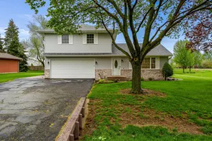 10355 Banyan Dr, Machesney Park, IL 61115 - Photo 1