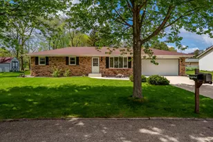 9804 Debbie Ln, Machesney Park, IL 61115 - Photo 1