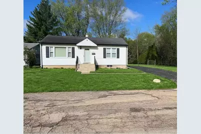 550 N Waddell Avenue, Freeport, IL 61032 - Photo 1