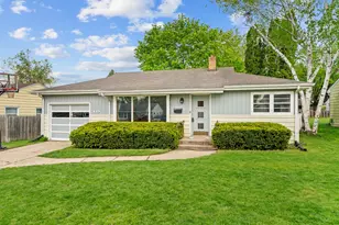 916 Hawthorne Ave, Rockford, IL 61108 - Photo 1