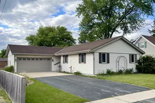 618 E Macomb St, Belvidere, IL 61008 - Photo 1
