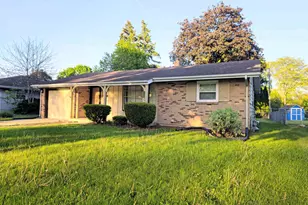 1926 Apple Tree Ln, Rockford, IL 61108 - Photo 1