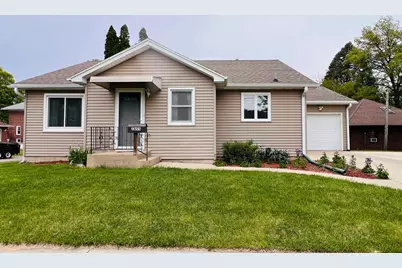 1655 S Chicago, Freeport, IL 61032 - Photo 1