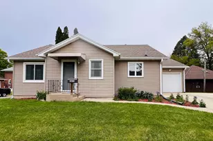 1655 S Chicago, Freeport, IL 61032 - Photo 1
