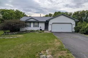 531 NE Bounty Dr, Poplar Grove, IL 61065 - Photo 1