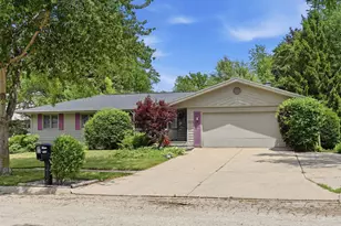 2014 Cimarron Dr, Freeport, IL 61032 - Photo 1