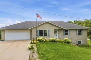 1031 N Dodge St, Galena, IL 61036 - Photo 1