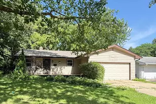 421 Warren Dr, Rockford, IL 61107 - Photo 1