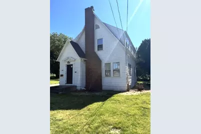 811 S Burchard Avenue, Freeport, IL 61032 - Photo 1