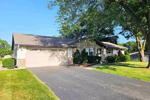 742 Aura Dr, Rockford, IL 61108 - Photo 1