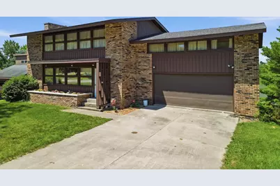 15721 Lakeside Drive, Sterling, IL 61081 - Photo 1