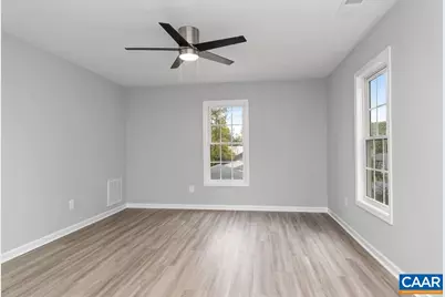 229 S Winchester Ave, Waynesboro, VA 22980 - Photo 5