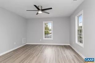 229 S Winchester Ave, Waynesboro, VA 22980 - Photo 5