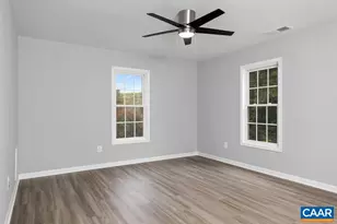 229 S Winchester Ave, Waynesboro, VA 22980 - Photo 5