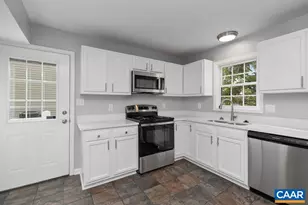 229 S Winchester Ave, Waynesboro, VA 22980 - Photo 9