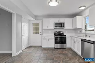 229 S Winchester Ave, Waynesboro, VA 22980 - Photo 7