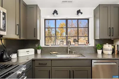 645 W Frederick St, Staunton, VA 24401 - Photo 17