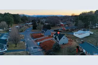 202 Robin Hood Rd, Staunton, VA 24401 - Photo 3