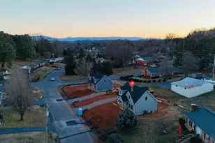 202 Robinhood Rd, Staunton, VA 24401 - Photo 3