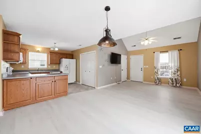 212 Inglecress Rd, Waynesboro, VA 22980 - Photo 9