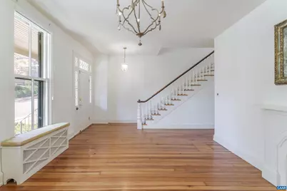 17 N Washington St, Staunton, VA 24401 - Photo 5