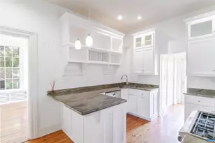 17 N Washington St, Staunton, VA 24401 - Photo 9