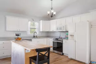 225 Mayfield la, Waynesboro, VA 22980 - Photo 3
