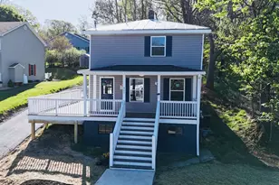 427 Montgomery Ave, Staunton, VA 24401 - Photo 1