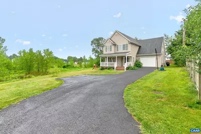 304 Grove Ave, Waynesboro, VA 22980 - Photo 1