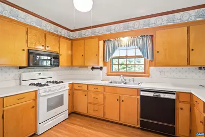 1393 Pleasant View St, Staunton, VA 24401 - Photo 11