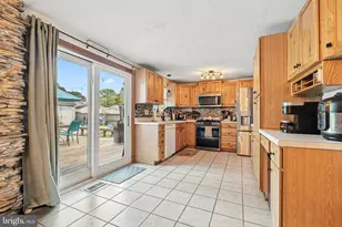 7913 Kings Bench Pl, Pasadena, MD 21122 - Photo 9