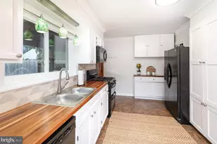 2033 Shore Dr, Edgewater, MD 21037 - Photo 13