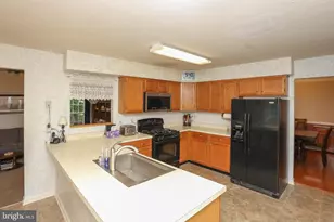 758 Sunnyfield Ln, Baltimore, MD 21225 - Photo 9