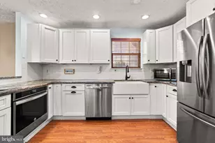 802 203rd St, Pasadena, MD 21122 - Photo 9