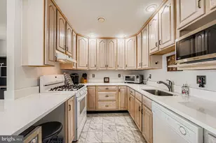 353 Gatewater Ct, Glen Burnie, MD 21060 - Photo 11