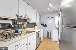 528 Glen Ct, Glen Burnie, MD 21061 - Photo 7