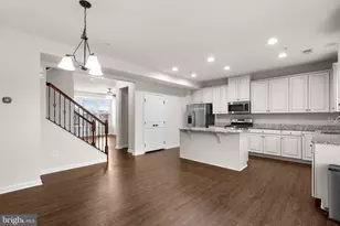 8286 Hickory Hollow Dr, Glen Burnie, MD 21060 - Photo 11