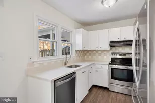 7662 Sherlock Ct, Pasadena, MD 21122 - Photo 3