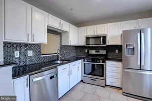 207 Foxmanor Ln, Glen Burnie, MD 21061 - Photo 3