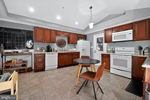 7819 Bertha Rd, Pasadena, MD 21122 - Photo 9