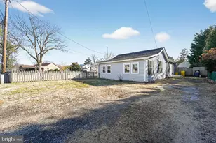 7819 Bertha Rd, Pasadena, MD 21122 - Photo 3