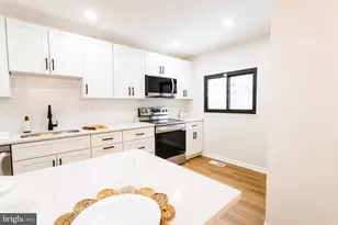 545 Crestpark Dr, Glen Burnie, MD 21061 - Photo 9