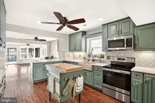 333 Sturtons Ln, Pasadena, MD 21122 - Photo 5