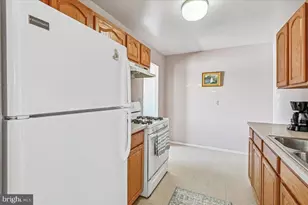 355 Gatewater Ct, Glen Burnie, MD 21060 - Photo 17