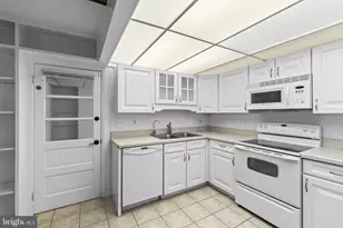 8005 Woodholme Cir, Pasadena, MD 21122 - Photo 13