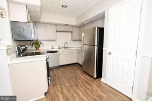 1302 Hollow Glen Ct, Chestnut Hill Cove, MD 21226 - Photo 7