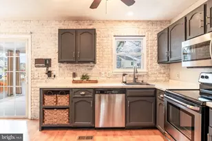 8561 Kim Marie Ct, Pasadena, MD 21122 - Photo 9