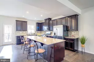 8244 Hickory Hollow Dr, Glen Burnie, MD 21060 - Photo 5