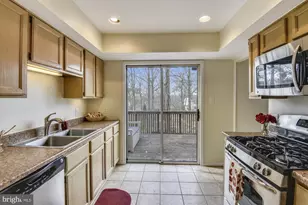 1752 Whitfield Ct, Crofton, MD 21114 - Photo 7